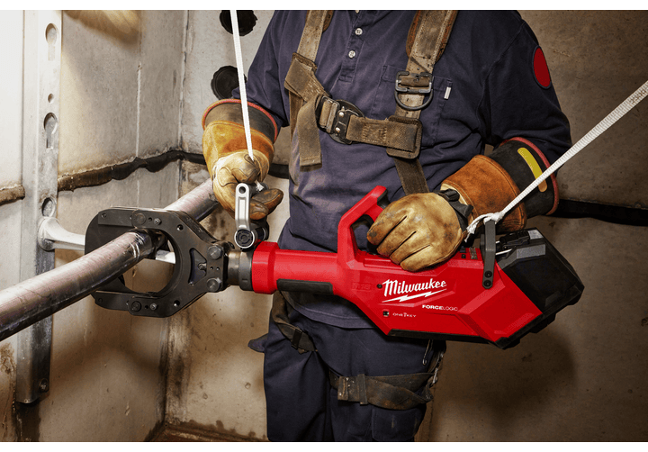 M18™ FORCE LOGIC™ 5” Underground Cable Cutter w/ Wireless Remote Image 4
