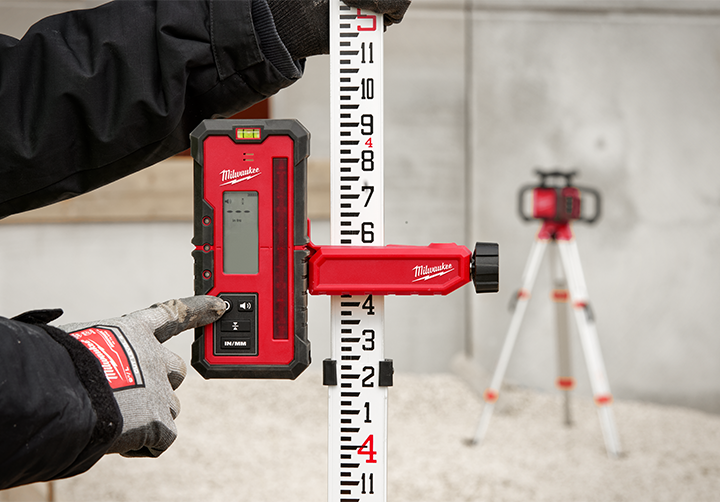 M18™ Red Exterior Rotary Laser Level Kit w/ Receiver Image 4