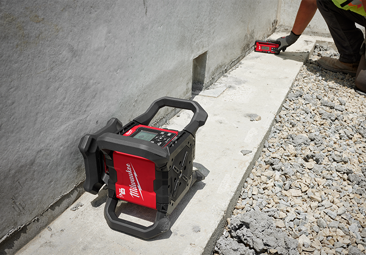M18™ Red Exterior Dual Slope Rotary Laser Level Kit w/ Receiver & Remote Image 4