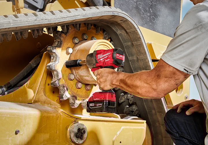 M18 FUEL™ ½” Ext. Anvil Controlled Torque Impact Wrench w/ONE-KEY™ Image 4