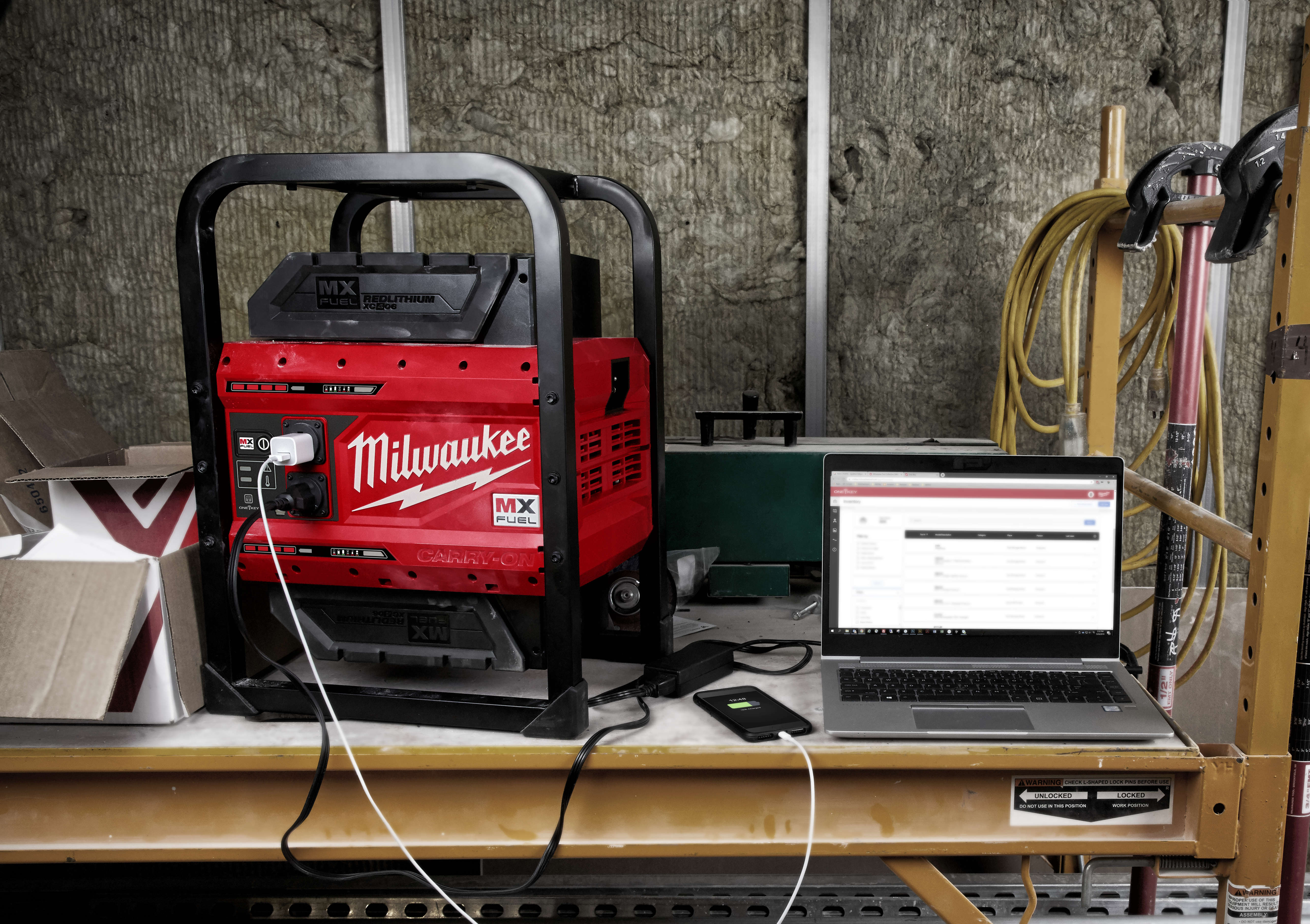 MX FUEL™ CARRY-ON™ 3600W/1800W Power Supply Image 3